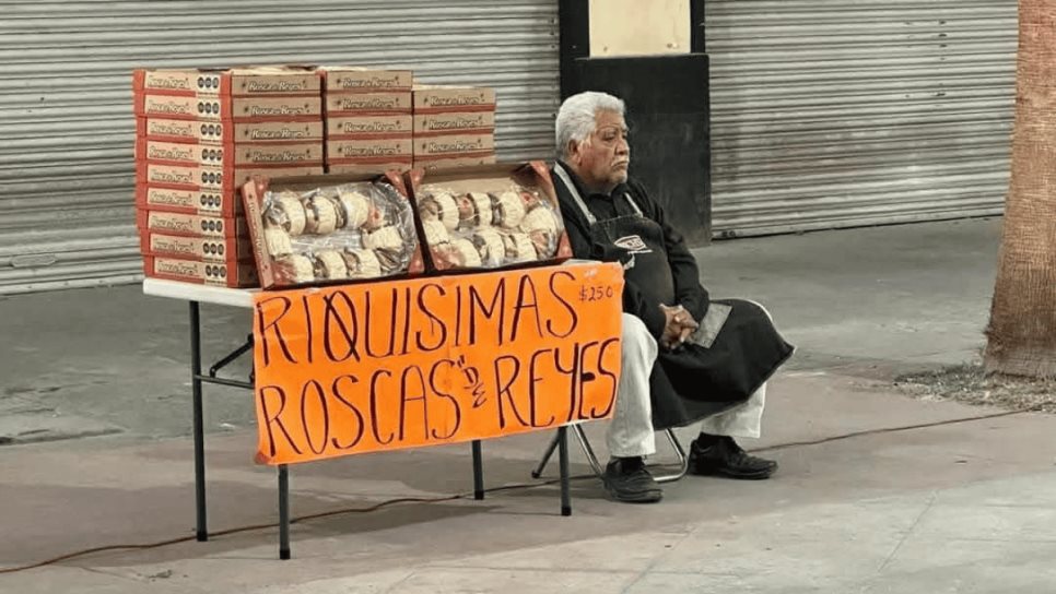 Vendedor de roscas conmueve por bajas ventas; internautas lo apoyan