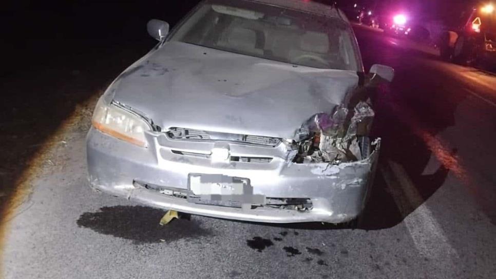 Camioneta modificada estilo Cybertruck termina en dren tras chocar con un sedán en Guasave