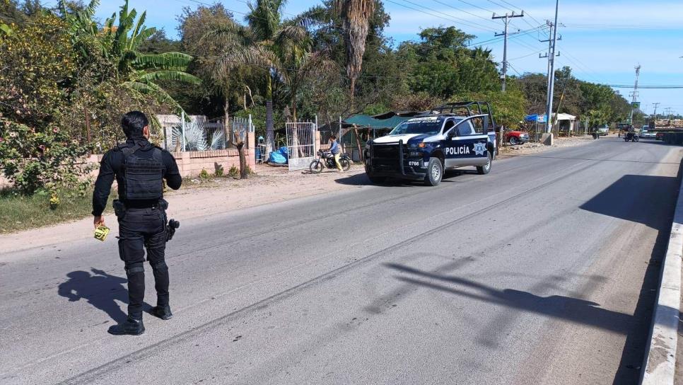 Abandonan un cuerpo encobijado, cubierto en plástico y cinta canela en la entrada de Costa Rica, Culiacán