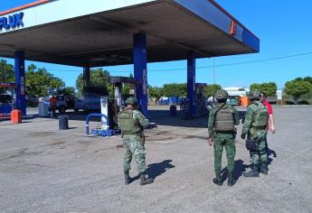 Sujetos armados balean e incendian gasolinera y expendio de cerveza en Costa Rica, Culiacán