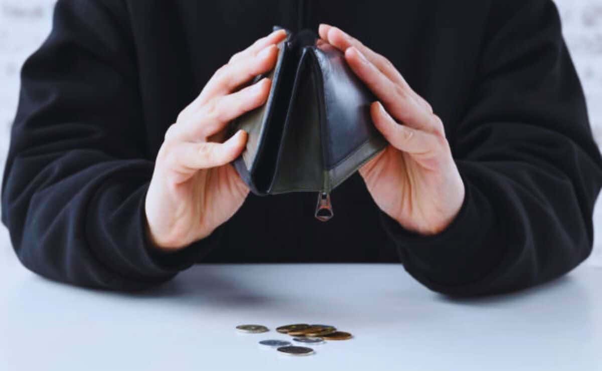 ¿Qué son los gastos hormiga, fantasma y vampiro? Aprende a controlarlos en 2025