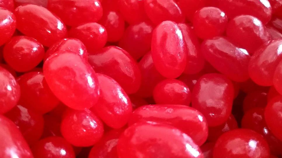 Colorante Rojo 3 prohibido por riesgo de cáncer: Qué es y en qué alimentos se encuentra