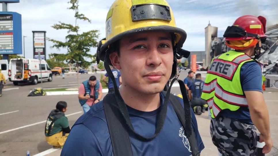 Se vive una gran adrenalina: bombero de Culiacán tras incendio en plaza comercial 