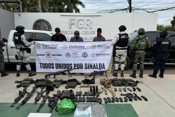 Detienen a tres sujetos con armamento y vehículos en el poblado Los Mayos en Culiacán