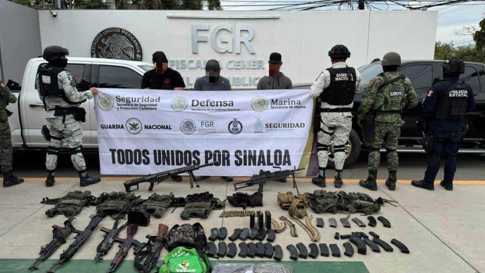 Detienen a tres sujetos con armamento y vehículos en el poblado Los Mayos en Culiacán