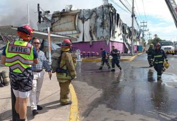 Se necesitaron más de 4 horas y 500 mil litros de agua para sofocar incendio de negocio de trampolines: Bomberos Culiacán