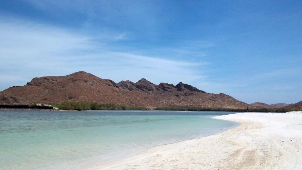 En esta playa de BCS solo entrarán con brazaletes y en ciertos horarios ¿Cuál es?