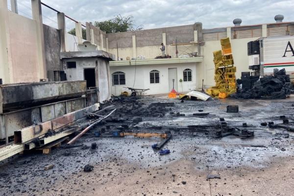 Se prende una bodega en la colonia Miguel de la Madrid en Culiacán