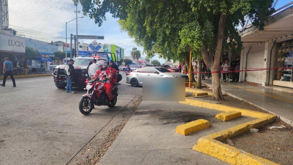 Mujer muere en plena calle afuera del mercadito Independencia