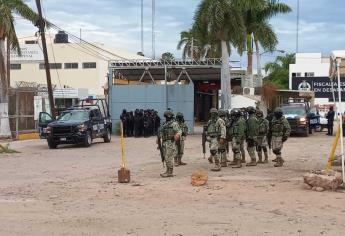 Revisan Penal de Aguaruto y encuentran rifles, pistolas, cargadores, radios, equipo táctico y cuchillos