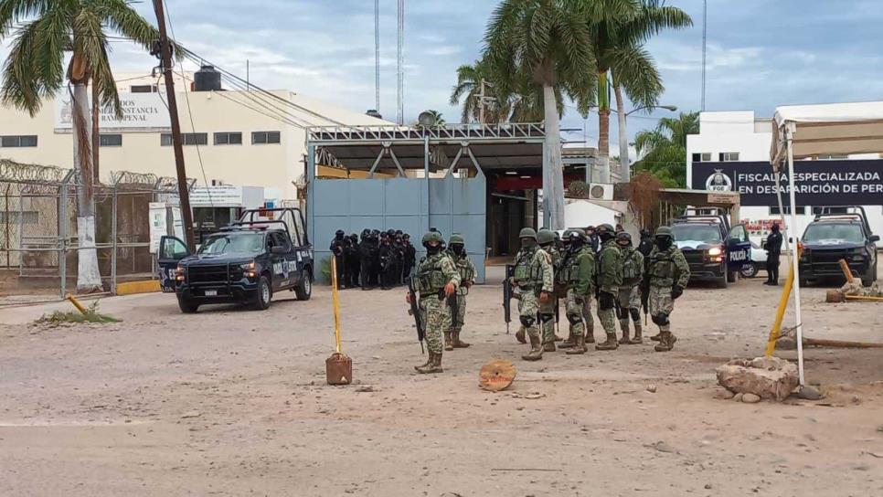 Revisan Penal de Aguaruto y encuentran rifles, pistolas, cargadores, radios, equipo táctico y cuchillos