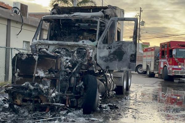 Balean e incendian tráiler en la colonia Libertad de Expresión de Mazatlán