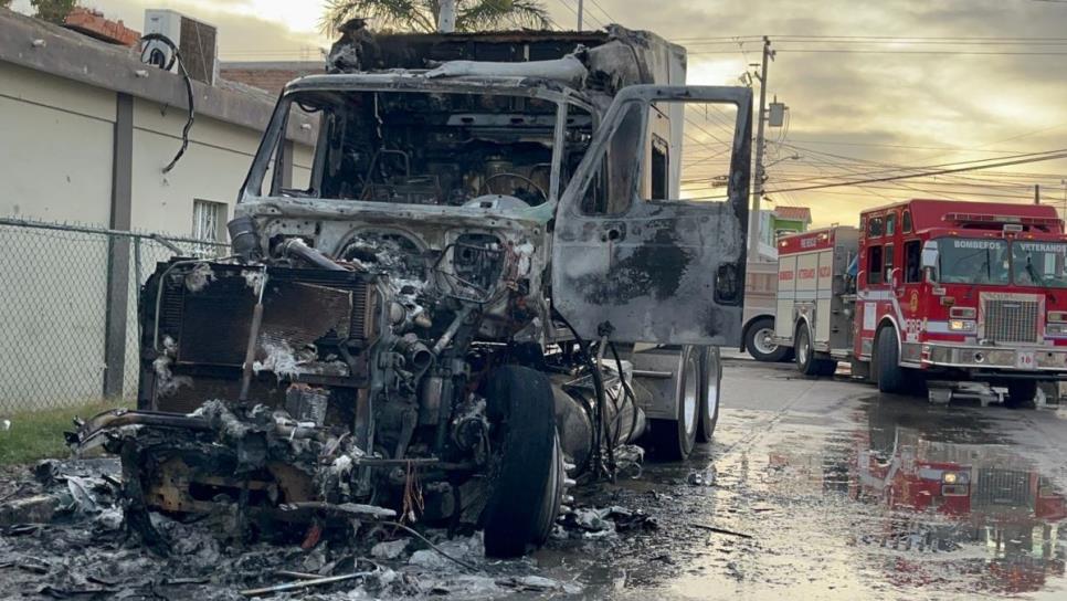 Balean e incendian tráiler en la colonia Libertad de Expresión de Mazatlán