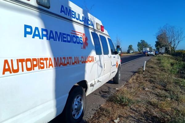 Volcadura en la Maxipista por La Cruz de Elota deja a una persona muerta y un lesionado