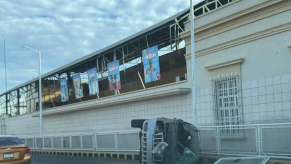 Camioneca Cherokee protagoniza volcadura por la Serdán en Culiacán