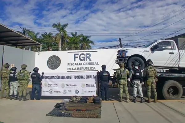 Autoridades aseguran camioneta blindada, armas de fuego y cargadores en Villa Juárez, Navolato Autoridades aseguran camioneta blindada, armas de fuego y cargadores en Villa Juárez, Navolato