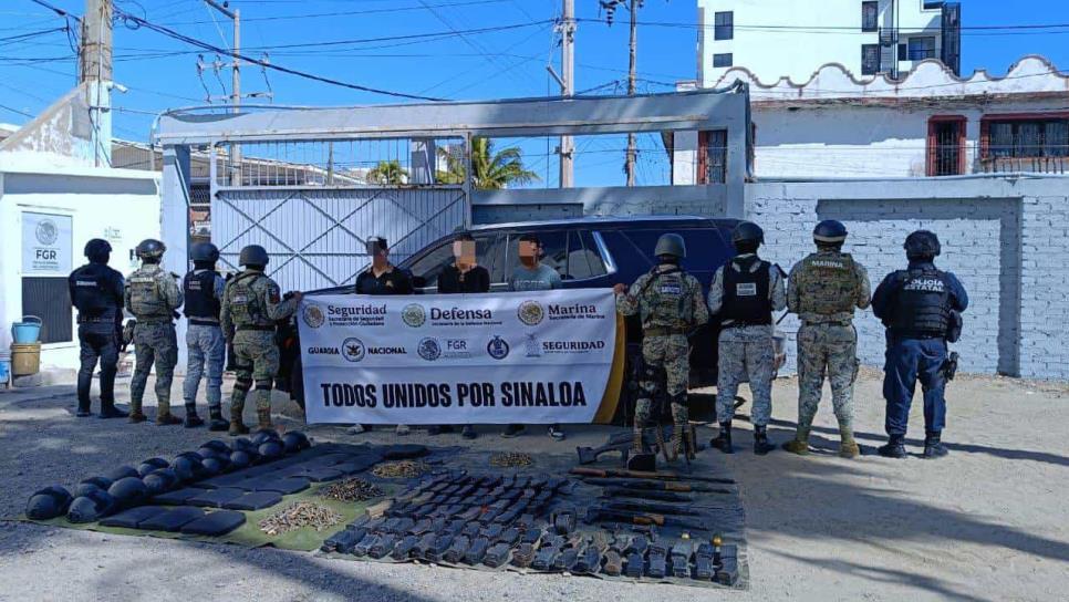 Detienen a 3 personas con armamento y un vehículo robado tras enfrentamiento en San Francisquito, Mazatlán