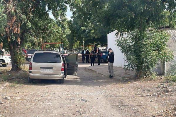 Encuentran cadáver a bordo de una camioneta que intentaron quemar en el fraccionamiento Capistrano en Culiacán