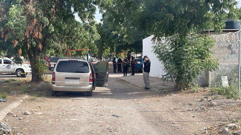 Encuentran cadáver a bordo de una camioneta que intentaron quemar en el fraccionamiento Capistrano en Culiacán