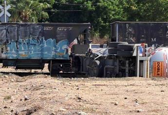 Tren embiste pipa con doble remolque en el sector Feria Ganadera de Culiacán