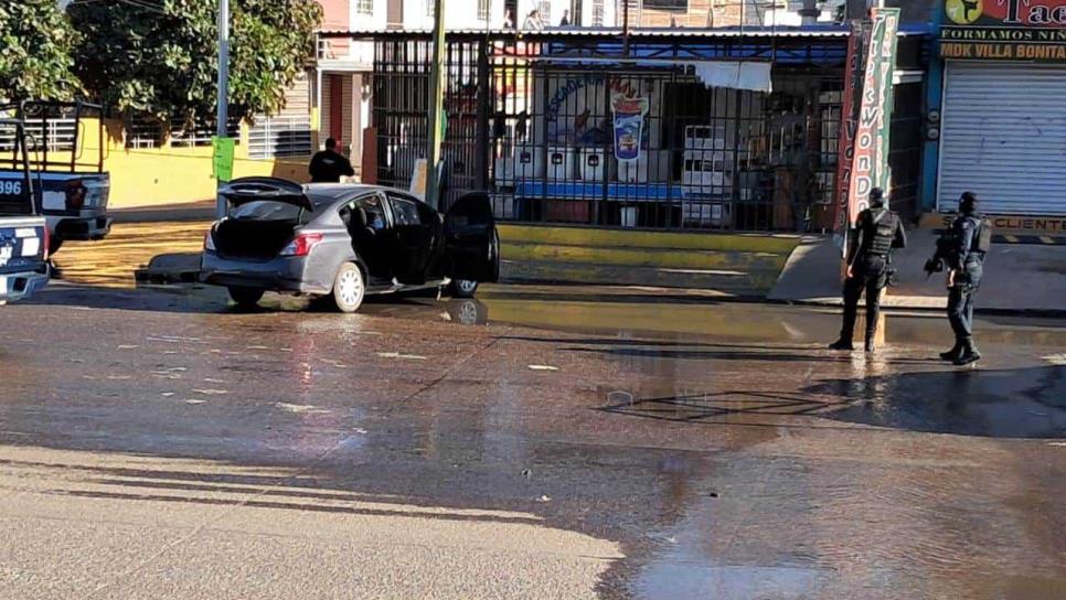 Acribillan a dos hombres en la colonia Huizaches de Culiacán; quedaron arriba de un carro