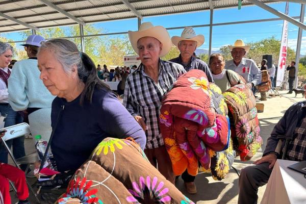 DIF Sinaloa lleva apoyos por el frío a estos cinco municipios