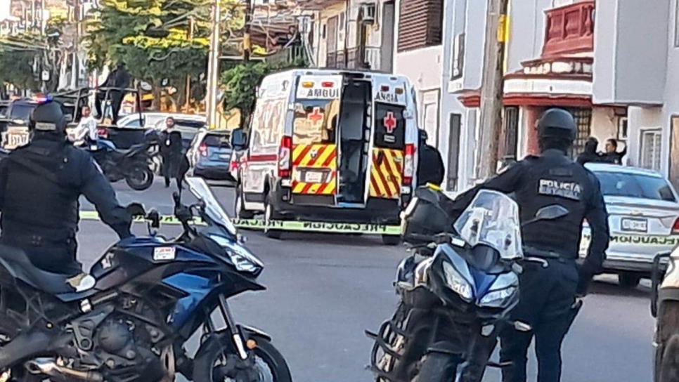 Sujetos armados rematan un herido de bala en una ambulancia de la Cruz Roja