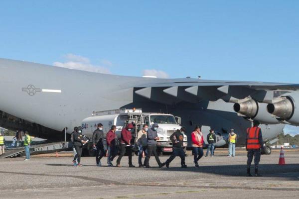 Rechazan vuelo en México con deportados procedentes de los Estados Unidos