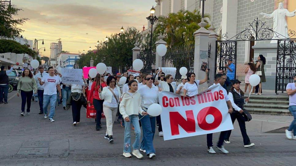 ¡Con los niños no! Familiares y amigos de desaparecidos y familia de Alexander y Gael, se manifiestan en Mazatlán