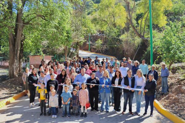 Alcalde de Badiraguato entrega obra en la comunidad de La Soledad
