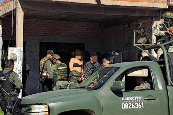 Encadenados y en un colchón desgastado encuentran las personas secuestradas en Mazatlán