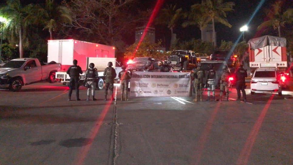 Aseguran vehículos blindados, armas y drogas tras cateo en Mazatlán