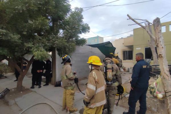 Familia pierde pertenencias en incendio en Prados del Sur en Los Mochis