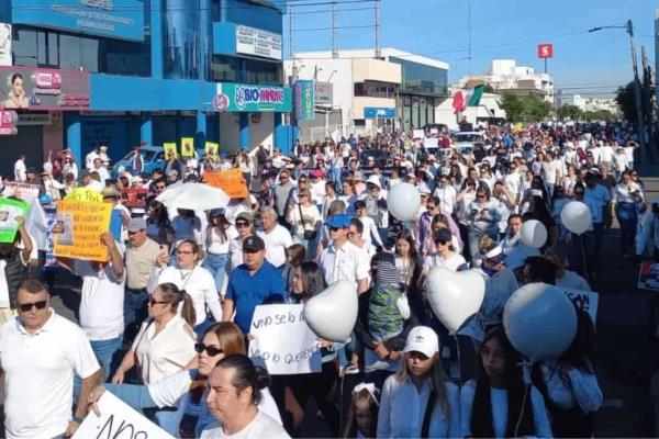 Marchan miles de personas en Culiacán para que regrese la paz a Sinaloa