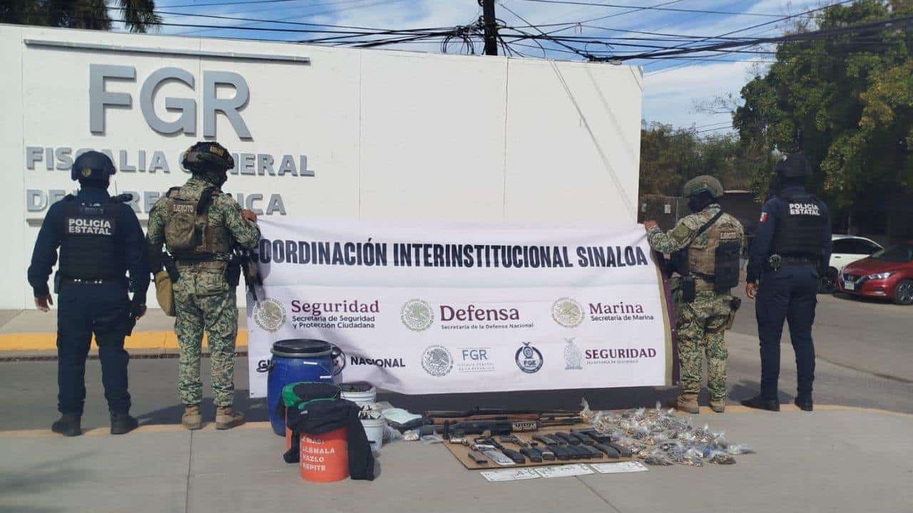 Aseguran drogas y armamento en el poblado de Las Moras en Culiacán