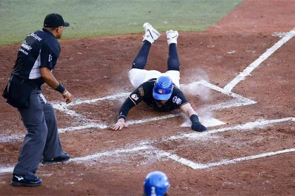 ¿Cuál es la Regla Buster Posey? LMP se basó en ella para aclarar polémica jugada en la Serie de México ¿Cuál es la Regla Buster Posey? LMP se basó en ella para aclarar polémica jugada en la Serie de México