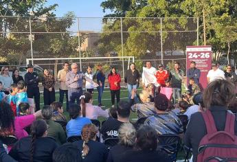 Rocha Moya y Gámez Mendívil inauguran pavimentación de calles y cancha de futbol en Finisterra, Culiacán 