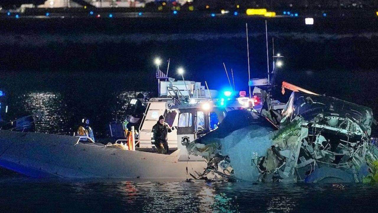 Foto: Es poco probable que haya sobrevivientes entre las 64 personas que viajaban en el avión o los tres militares del helicóptero