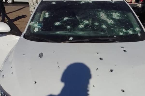 Muere escolta tras ataque a comandante de la Fiscalía en Culiacán; hay un herido