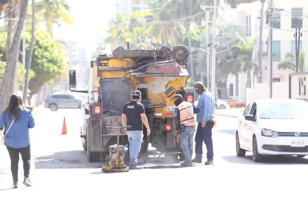 En los primeros 100 días del Gobierno de Estrella Palacios rehabilitan 2 mil 234 baches en Mazatlán