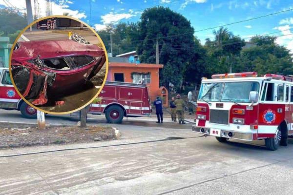Vehículo cae a canal en Mazatlán y es abandonado por los pasajeros