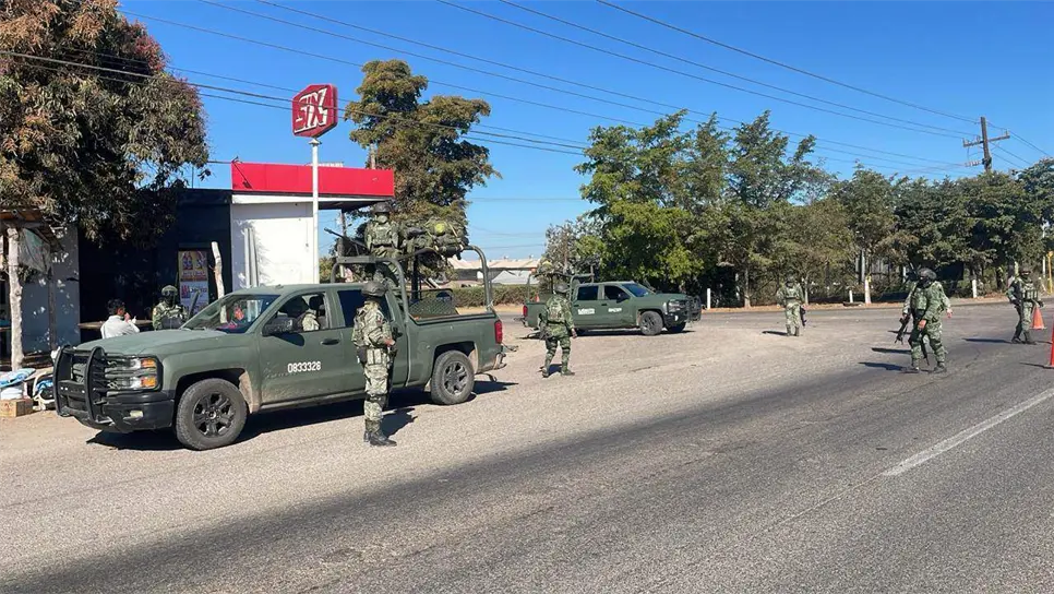 Elementos del Ejército y policías municipales arribaron al lugar. (FOTO: Luz Noticias).