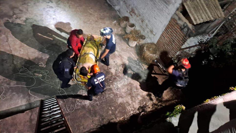 Ciclista se accidenta y cae a patio de casa en el Cerro del Vigía en Mazatlán