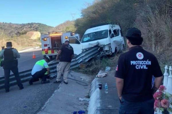 Fuerte accidente en la Mazatlán-Durango deja a dos lesionados, uno de gravedad