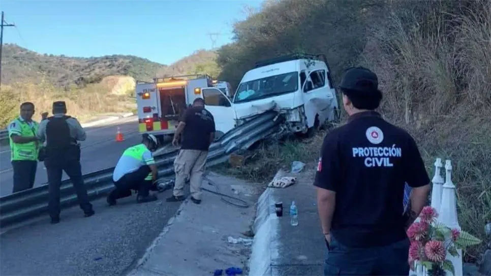 Aunque se desconocen las identidades de los lesionados, se dijo que ambos son originarios del estado de Durango, y venían en dirección a Sinaloa al momento de sufrir el accidente