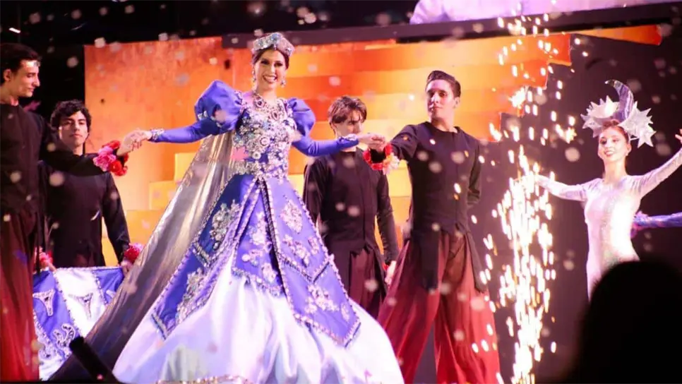 La Coronación de la Reina de los Juegos Florales sigue siendo un evento de gran importancia en el Carnaval de Mazatlán, este año se celebran 100 desde que inició oficialmente, celebrando no solo la belleza, sino también la tradición cultural y literaria de la región