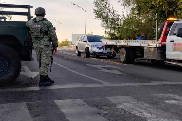 Disparan e intentan despojar una camioneta en Las Quintas, Culiacán