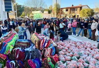 Entrega Verónica Avilés Rochín apoyos invernales y alimenticios a familias de Surutato