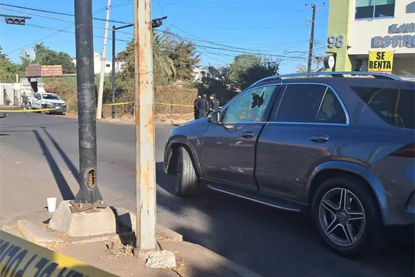 Atacan a balazos a un conductor de un Mercedes Benz en Culiacán Atacan a balazos a un conductor de un Mercedes Benz en Culiacán