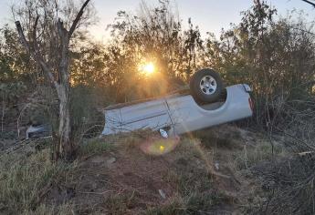 Adulto termina herido tras volcar en la México 15, a la salida de Los Mochis